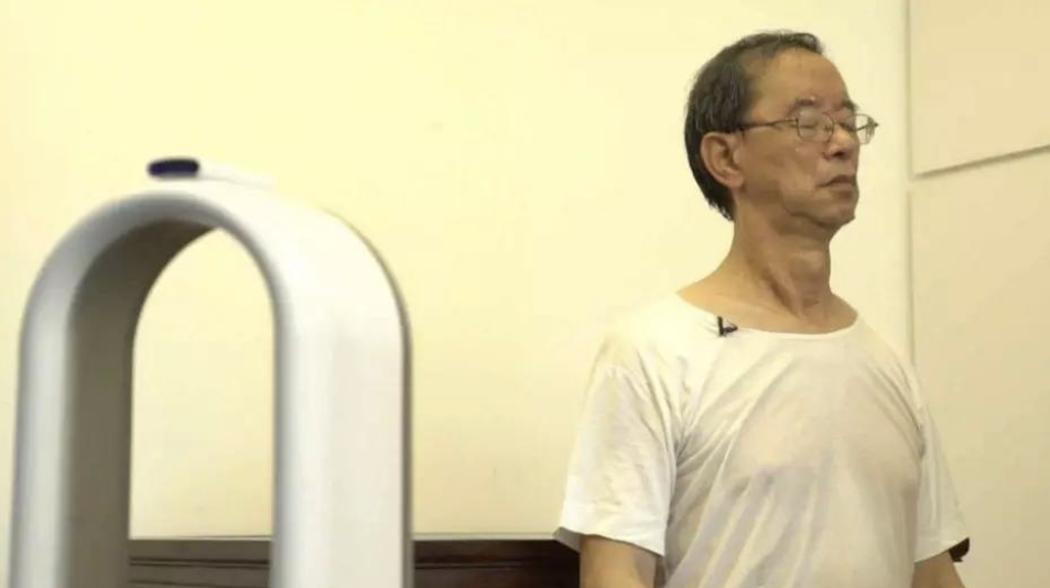 「慳電台長」林超英分享一名公屋長者的電費單費用是「負2,000元」以上,而該長者是有開冷氣。(林超英fb圖)